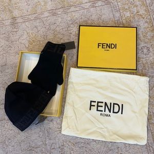 Fendi black wool beanie and gloves NWT